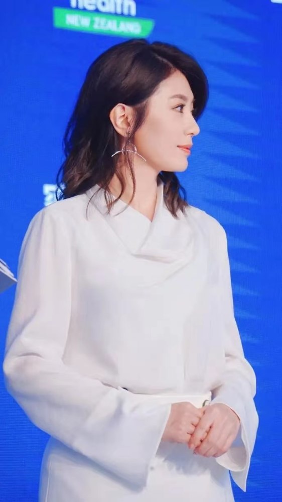 賈靜雯最新發(fā)型圖片，時(shí)尚變遷與個(gè)人觀點(diǎn)解析