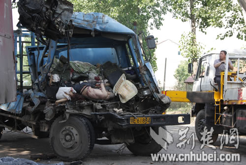 宜昌車禍新聞更新，應(yīng)對(duì)車禍?zhǔn)录牟襟E指南（適用于初學(xué)者與進(jìn)階用戶）