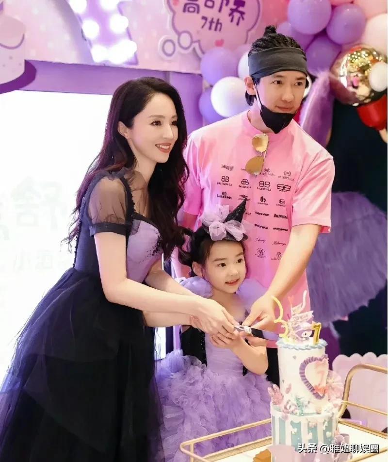 高云翔最新圖片，學(xué)習(xí)、變化與自信的舞臺(tái)風(fēng)采展示