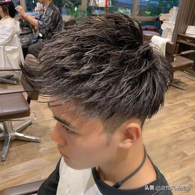 男性最新發(fā)型，心靈與自然的時(shí)尚之旅