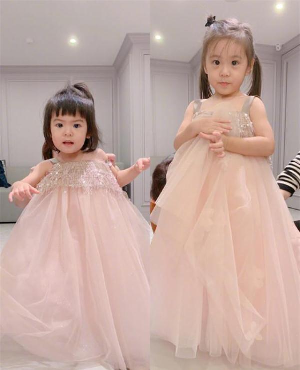 賈靜雯布布最新照片,賈靜雯布布最新照片，時光中的優(yōu)雅女神