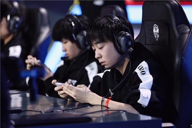 KPL秋季賽最新戰(zhàn)報，賽場風(fēng)云激蕩，觀點探析全面呈現(xiàn)