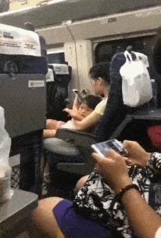 最新地鐵男必備神器，高科技伴侶引領(lǐng)未來出行風(fēng)潮