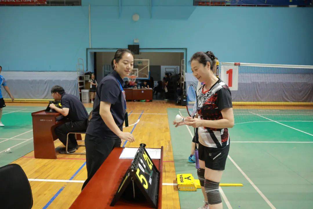 羽毛球比賽現(xiàn)場(chǎng)解說(shuō)——激情與技術(shù)交織的精彩瞬間