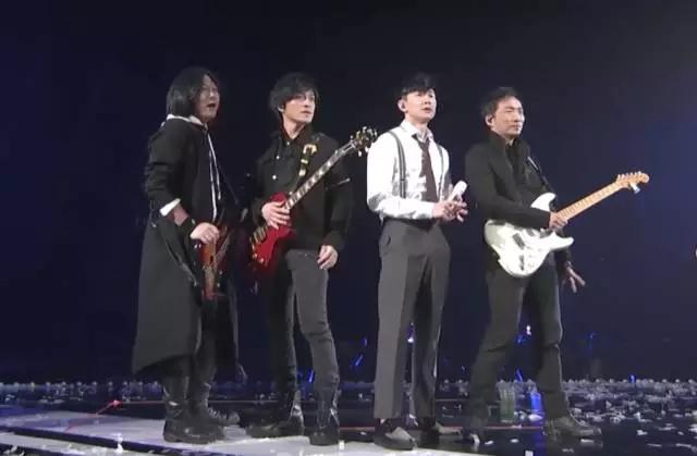 林俊杰最新翻唱歌曲，小巷深處的音樂與美食之旅