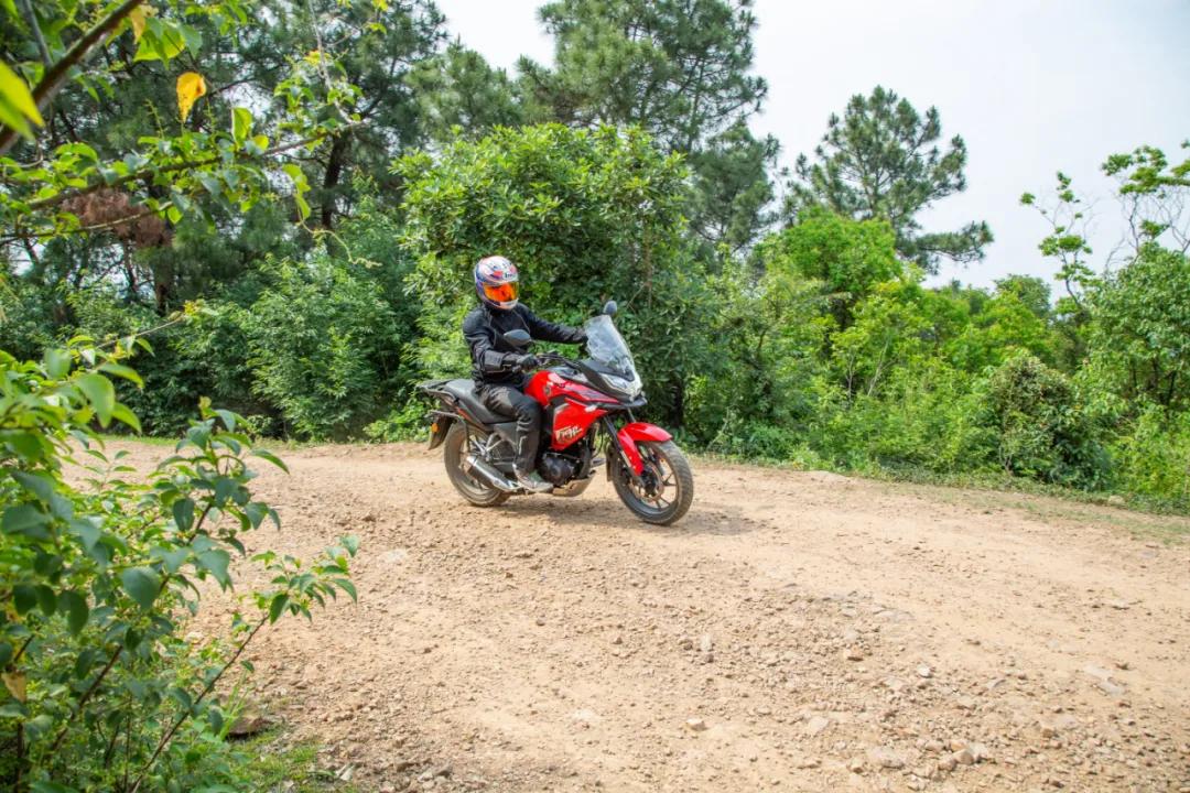 最新本田X車(chē)款評(píng)測(cè)，小巷深處的駕駛體驗(yàn)之選