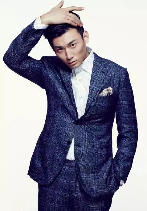 演員王翌舟，從舞臺(tái)到熒屏的自信成就之路