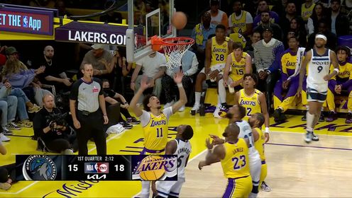 詹姆斯首場比賽錄像回放，變化、自信與成就感的啟示之旅