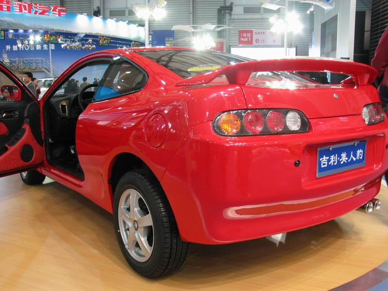 吉利美人豹新款上市，小巷中的隱藏特色小店亮相