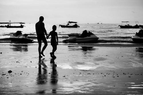 最新春秋旅行社旅游報(bào)價(jià)揭秘，小巷中的隱藏寶藏，啟程未知旅行魅力探索之旅