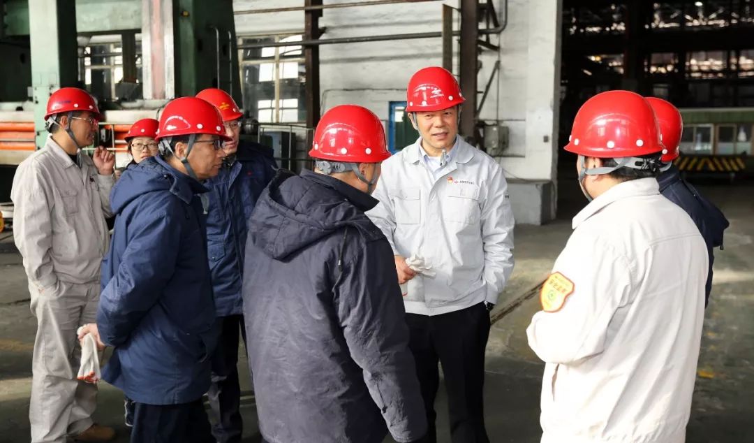 鞍鋼集團(tuán)領(lǐng)導(dǎo)層引領(lǐng)變革，鑄就輝煌新篇章