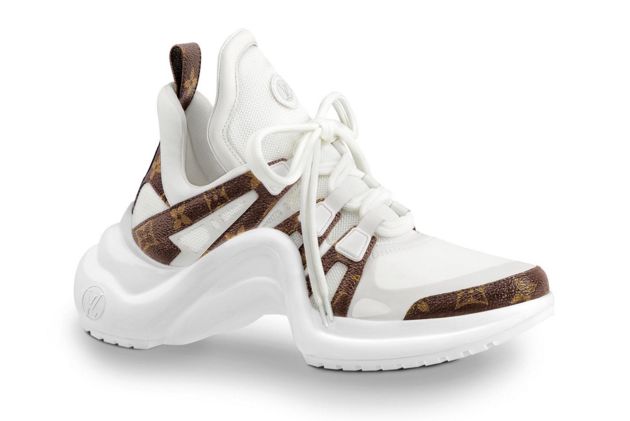 最新款LV女鞋登場(chǎng)，時(shí)尚巔峰之作閃耀亮相