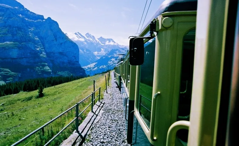 成都至哈爾濱機(jī)票價(jià)格查詢，時(shí)空之旅的飛行軌跡