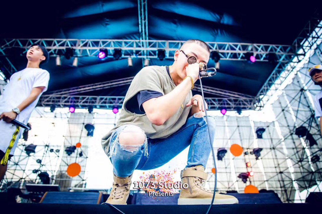 品冠新歌發(fā)布，自信成就夢想，正能量點亮人生之歌