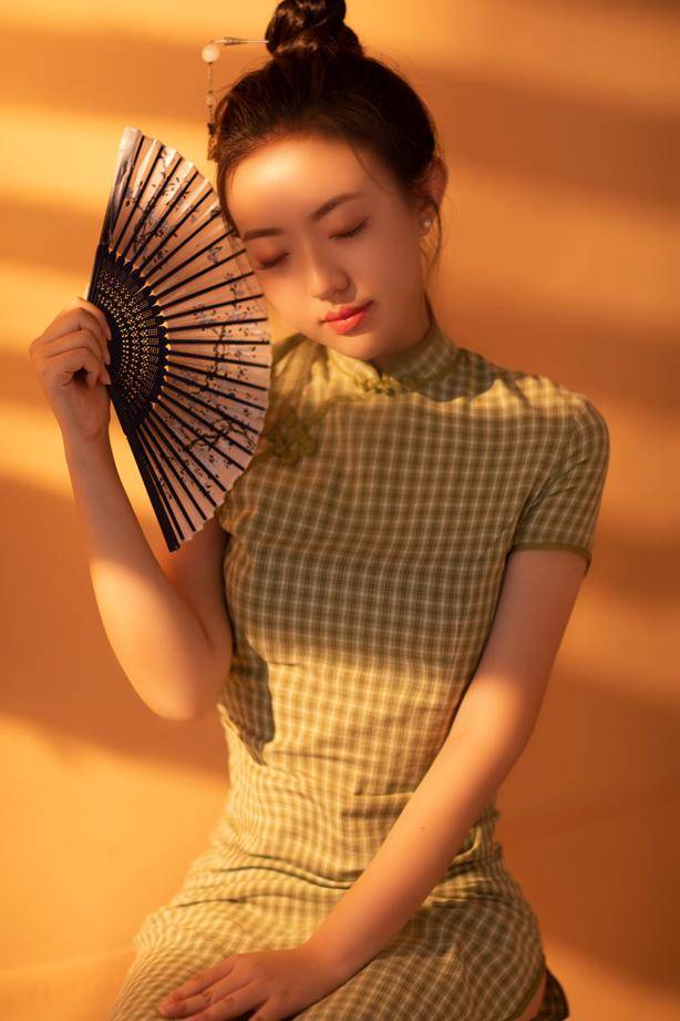 女演員古箏，與自然美景的邂逅，探尋內(nèi)心平和之聲