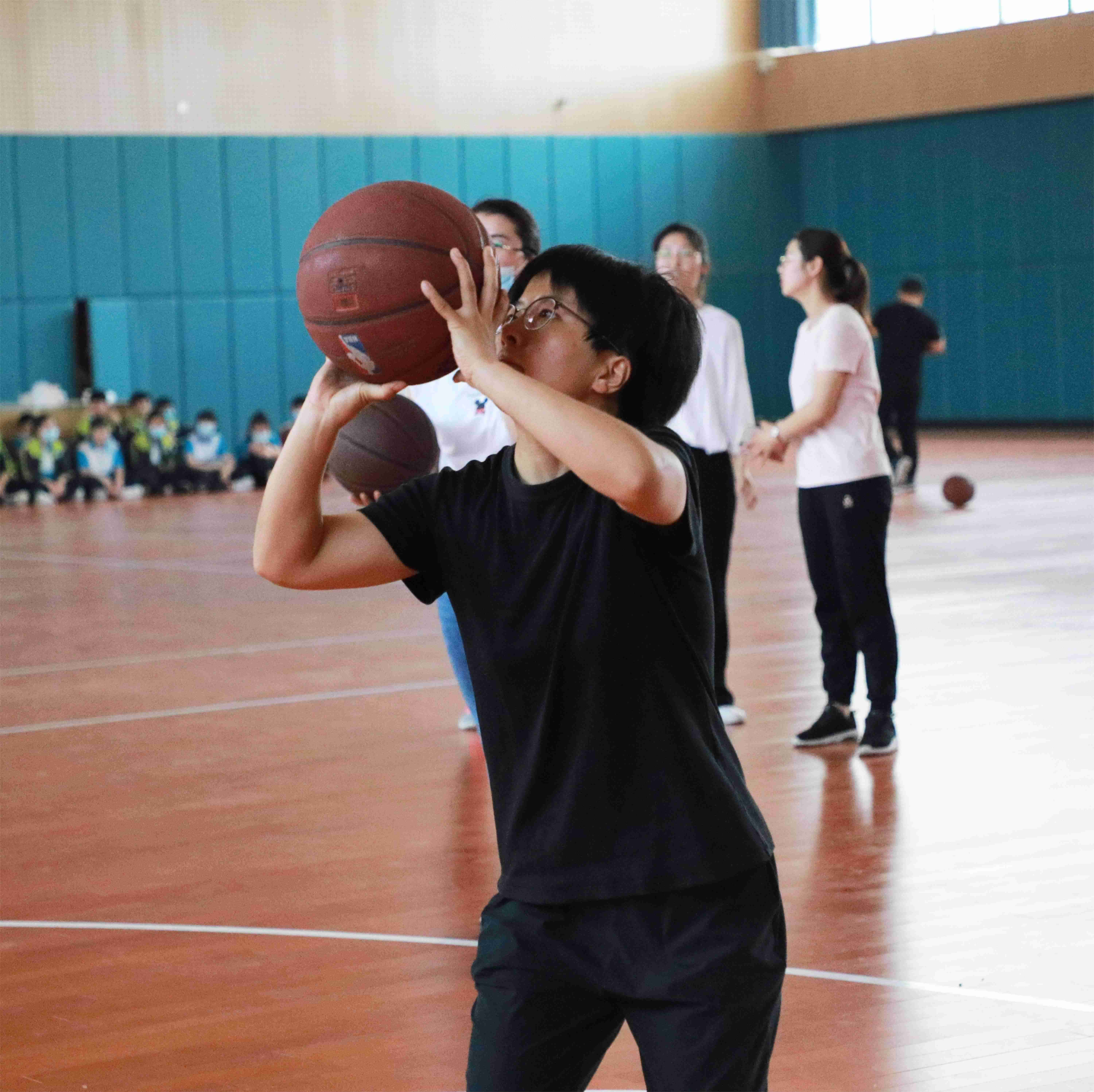 個人投籃比賽，班級競技風采展示