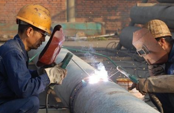 最新電焊工退休年齡，自然美景下的職業(yè)人生探索之旅