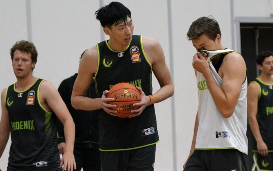 周琦最新視頻展現(xiàn)籃球巨星風(fēng)采！