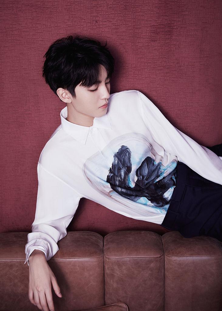 王俊凱最新寫真，陽光下的青春風(fēng)采