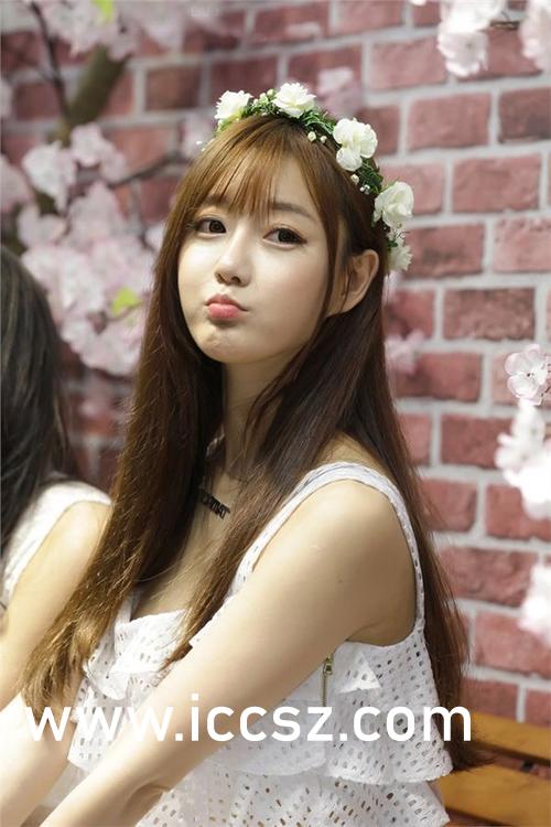 探索時尚界的璀璨新星，Jenny佳妮的最新動態(tài)與風(fēng)采