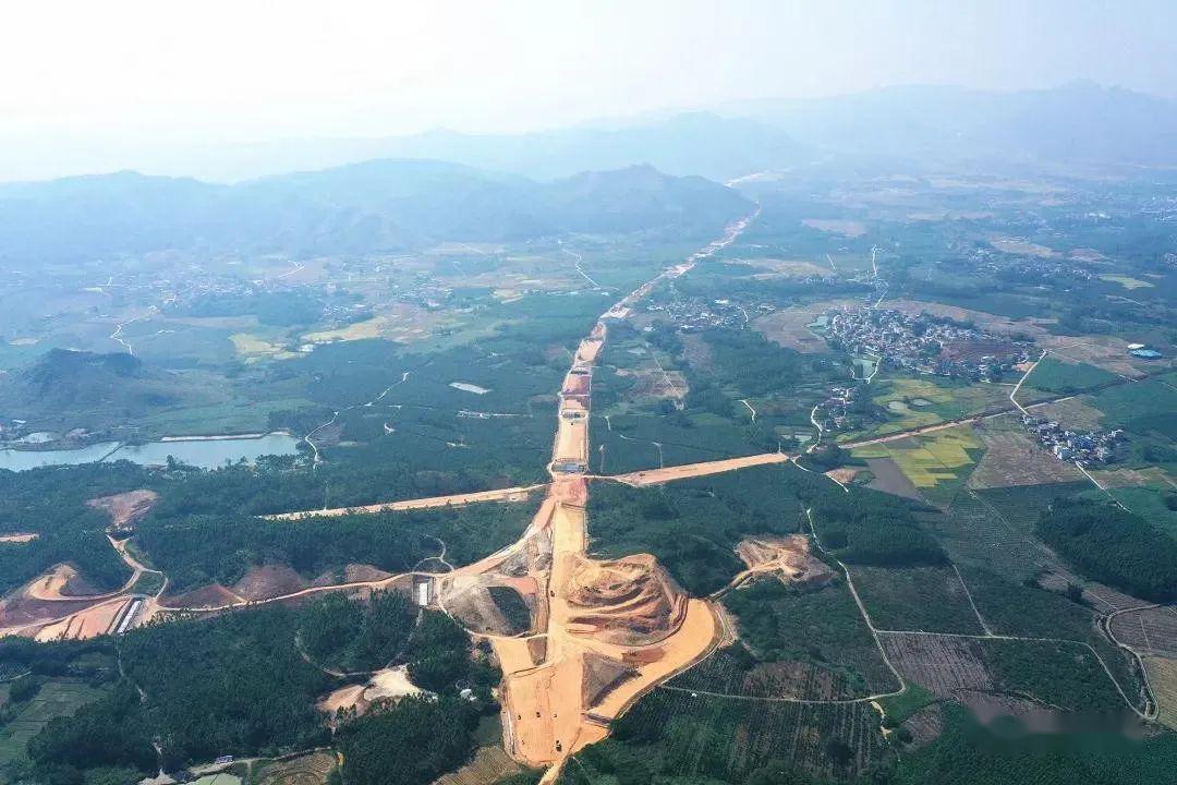 武鳴最新航拍，城市新貌的窺探與觀點(diǎn)闡述