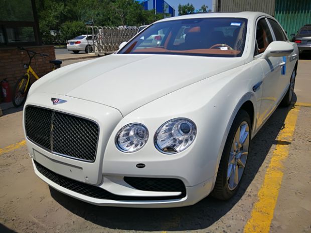 最新款賓利，奢華與科技的完美融合