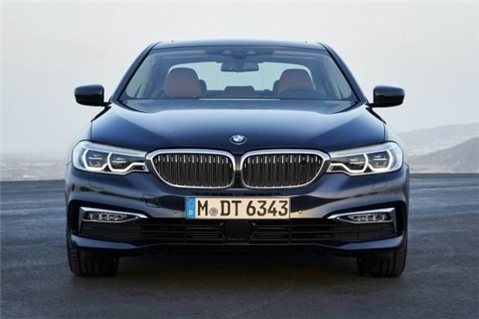 最新寶馬五系，自然美景的探索之旅