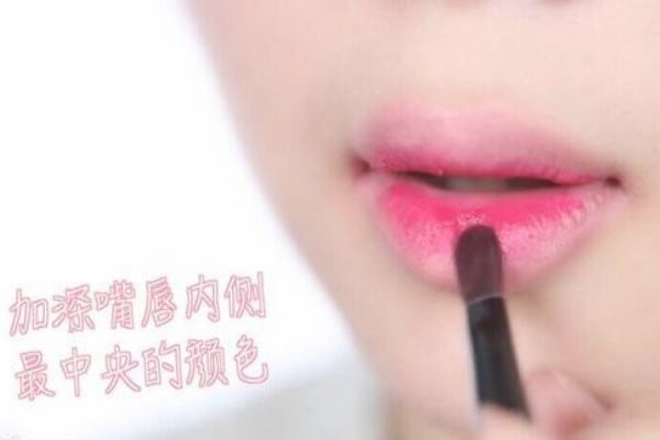 最新口紅涂法教程，輕松打造完美唇妝技巧