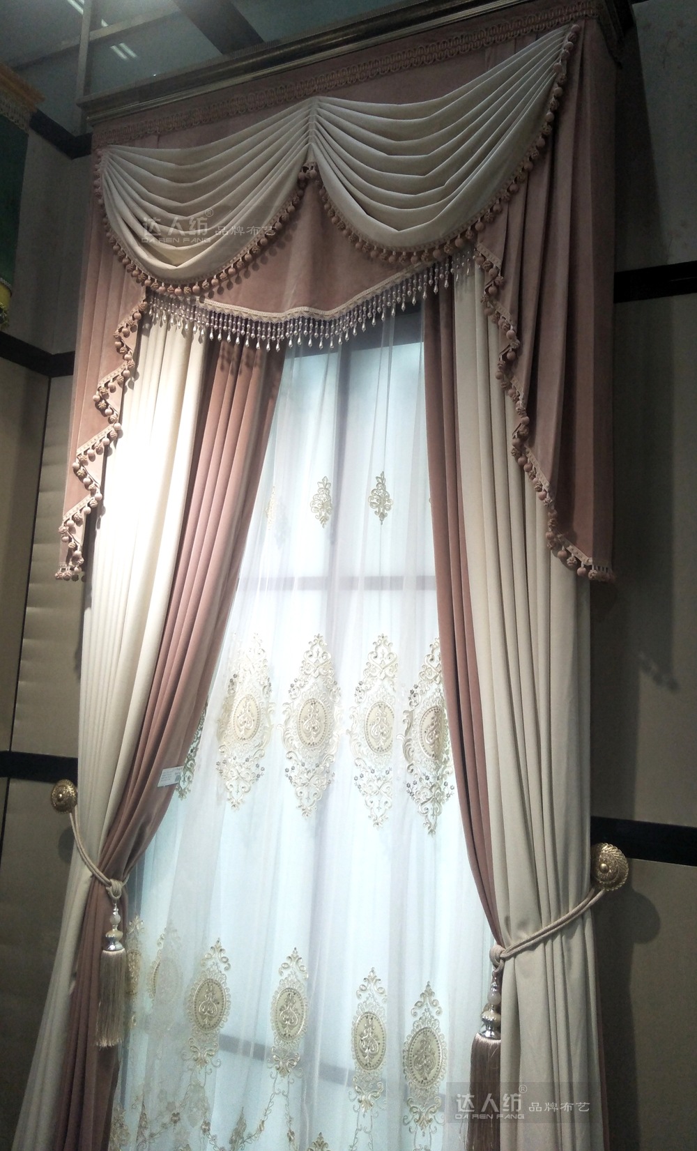 最新窗幔款式圖片，時(shí)尚與歷史的完美交融