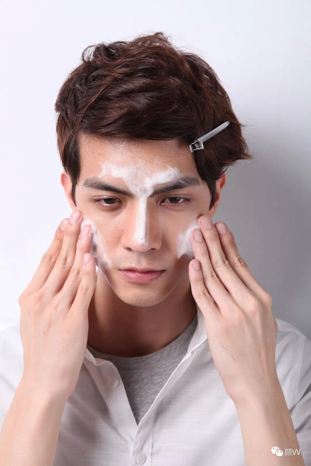 護(hù)膚男士重塑自信，擁抱改變與成就感的旅程