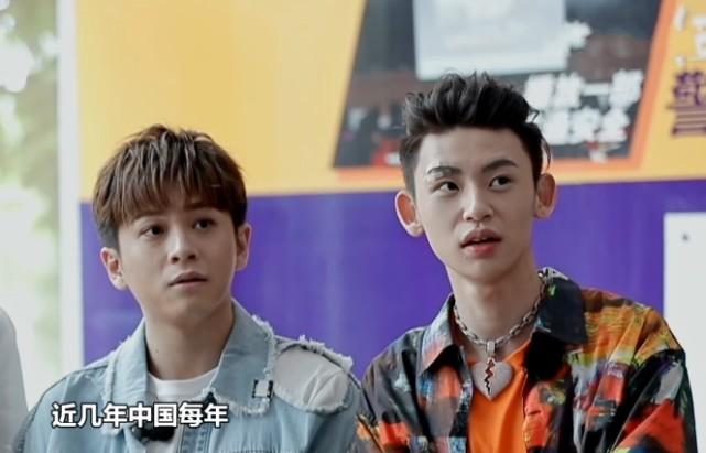 小鬼最新綜藝節(jié)目，青春風(fēng)暴背后的背景、事件與影響力