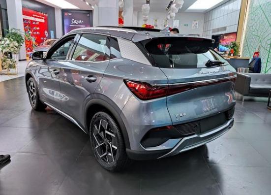 比亞迪電車最新動(dòng)態(tài)引領(lǐng)行業(yè)革新風(fēng)暴！