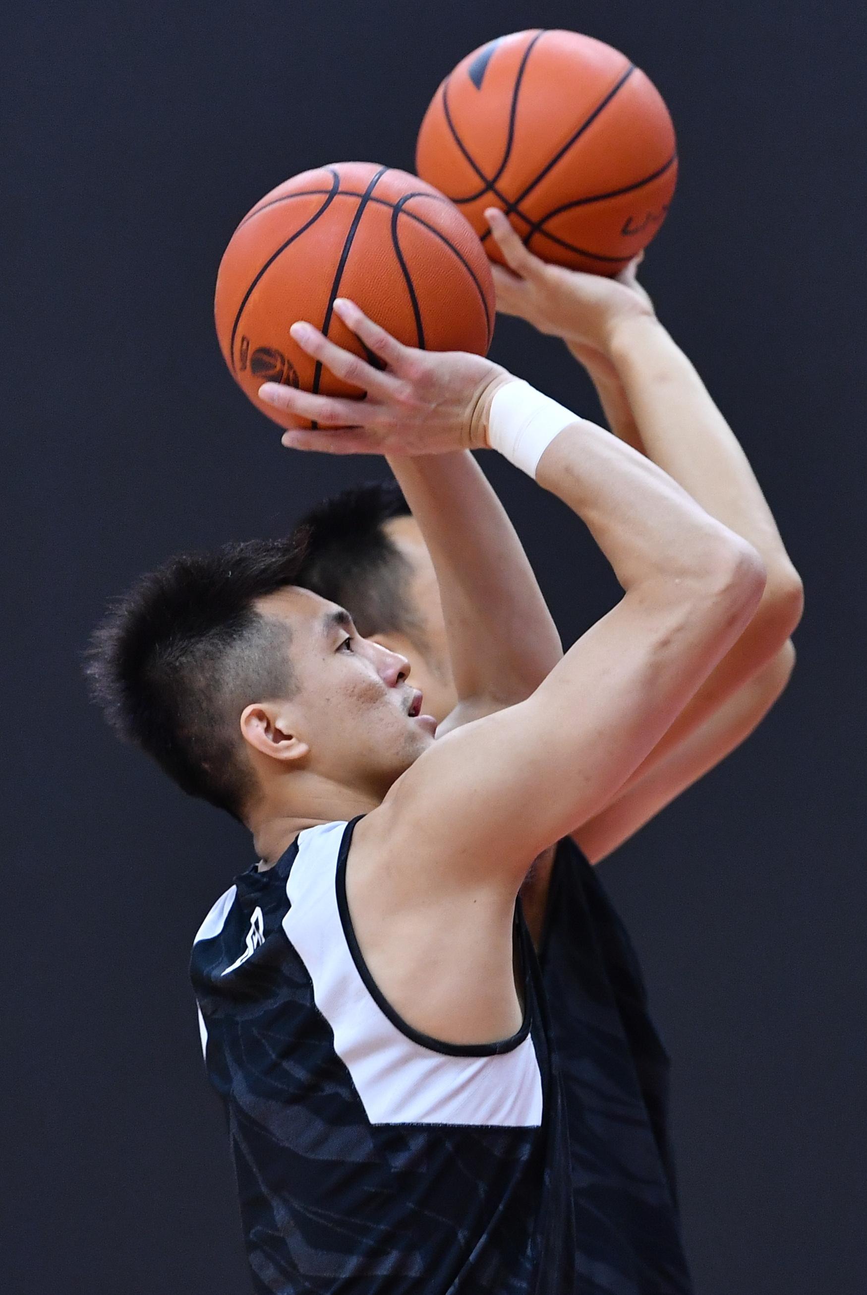 郭艾倫最新照片，籃球場上的風(fēng)云人物與勵(lì)志成長故事