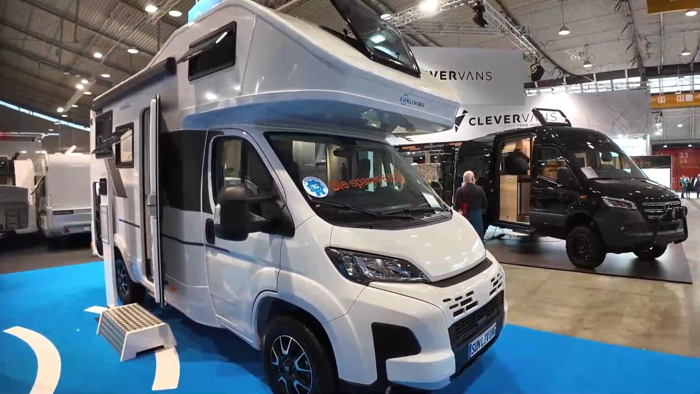 探索小巷中的驚喜，揭秘最新款房車(chē)發(fā)布，帶你領(lǐng)略未來(lái)生活新體驗(yàn)