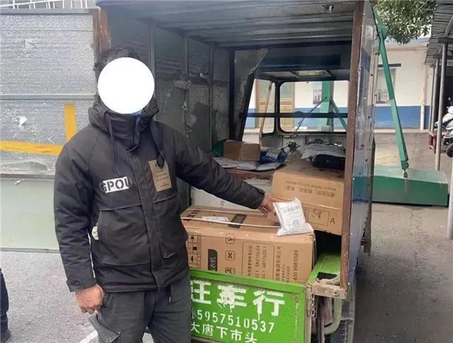 最新快遞員偷快遞現(xiàn)象，原因解析與應對策略