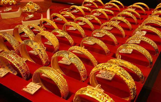 最新黃金回收價(jià)格老鳳祥，科技重塑黃金價(jià)值，引領(lǐng)未來生活體驗(yàn)