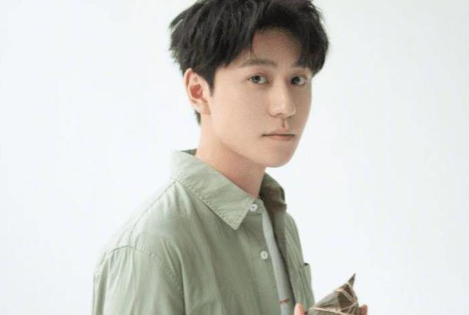 秦俊杰最新戀情曝光，情感新動向揭秘！